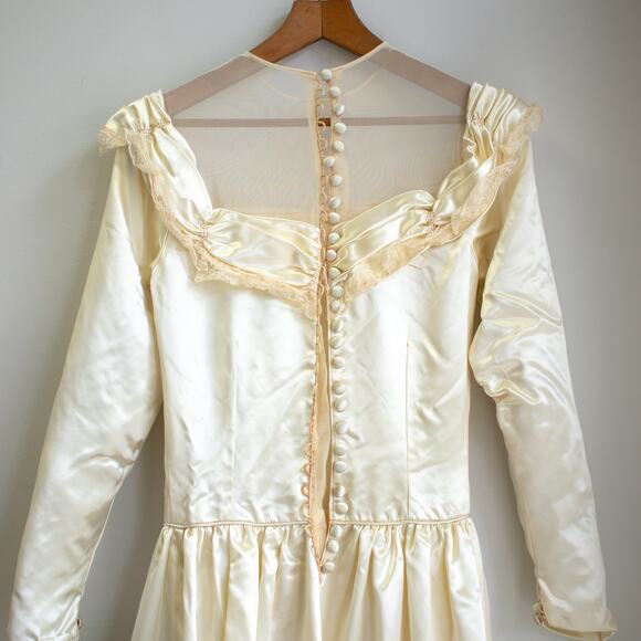 Vintage Satin Cream Lace Trim Wedding Dress Modern Size Medium - Picture 9 of 9